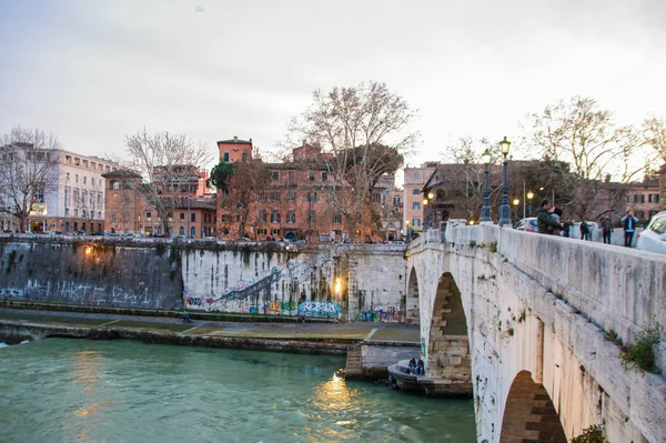 Tiber Riverside Roma Talya Cityscape Bakış — Stok fotoğraf