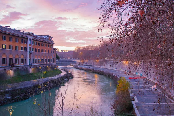 Tiber Riverside Roma Talya Cityscape Bakış — Stok fotoğraf