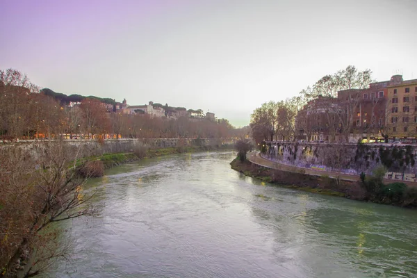 蒂伯河边的景色和罗马 意大利的城市景观 — 图库照片
