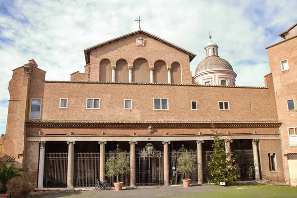 Chiesa Medievale Giovanni Paolo Con Suo Meraviglioso Campanile Sul Colle — Foto Stock
