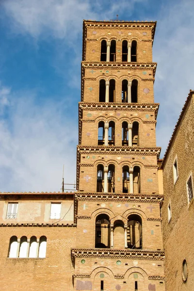 Chiesa Medievale Giovanni Paolo Con Suo Meraviglioso Campanile Sul Colle — Foto Stock