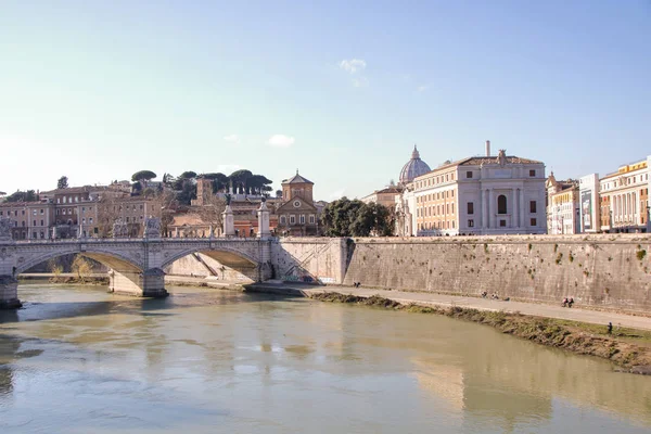 Άποψη Του Τίβερη Και Sant Angelo Γέφυρα Στη Ρώμη Ιταλία — Φωτογραφία Αρχείου