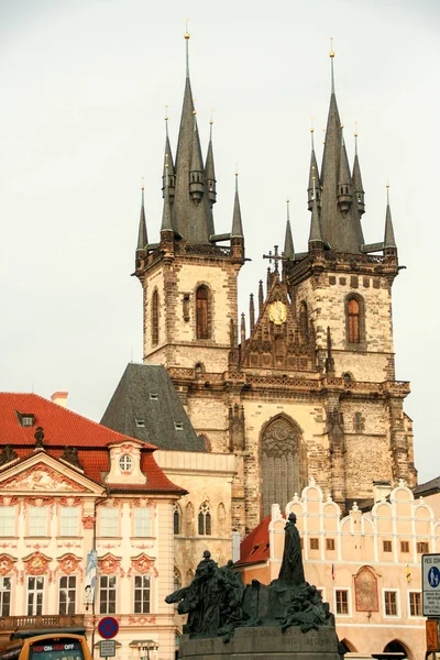 Our Lady Gotik Kilise Tin Önce Jan Hus Heykeli Eski — Stok fotoğraf