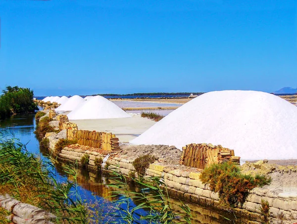 Trapani városban só gyár — Stock Fotó