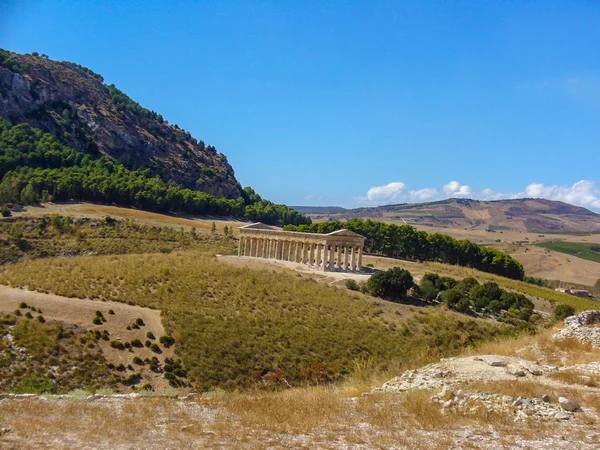 Templo Dórico Segesta Ergue Entre Maquis Mediterrânicos — Fotografia de Stock