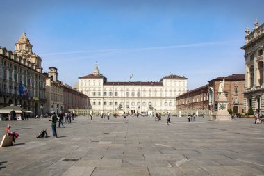 Turin - İtalya - Nisan 2016 - Piazza Castello, üzerinde güzel kare.