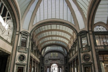 Turin - İtalya - Nisan 2017 üzerinde-iç San Federico Galeri