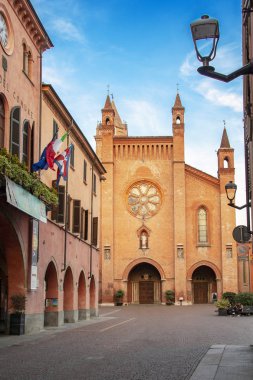 Alba - tarih - 04-/ 14/2017, Alba şehir ve onun Katedrali, Piemonte, İtalya