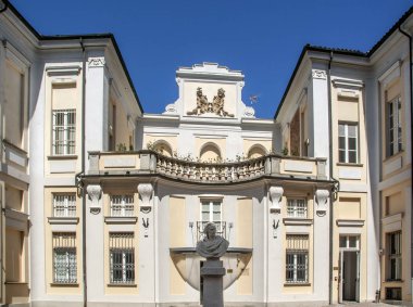 Alfieri Müzesi ve Alfieri heykele Asti, Piedmont, İtalya 