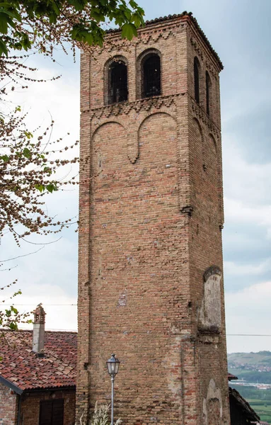 ロッディ ダルバ ピエモンテ州 ランゲ イタリア中世の塔 — ストック写真