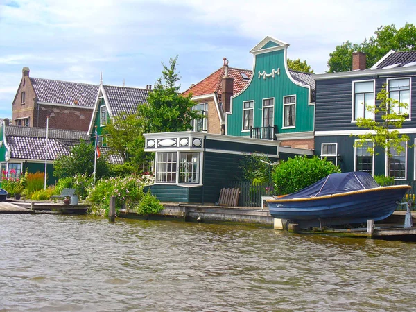 Eski Ahşap Evlerin From19 Yüzyılda Zaanse Schans Adlı Kanallar Noord — Stok fotoğraf