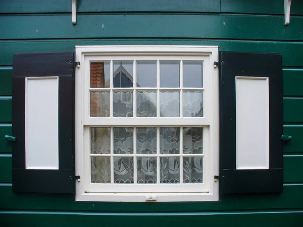 Окно Типичного Деревянного Дома Острове Маркен Провинции Норд Голландия Нидерланды — стоковое фото