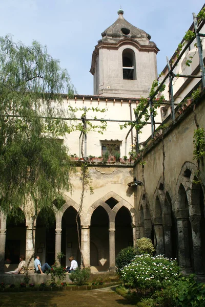 在索伦托 意大利 05年2 2009 中世纪修道院圣弗朗西斯在索伦托在索伦托 那不勒斯 意大利 — 图库照片