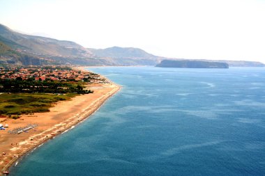 Basilicata ve Calabria kıyı şeridi ve plaj, İtalya havadan görünümü 