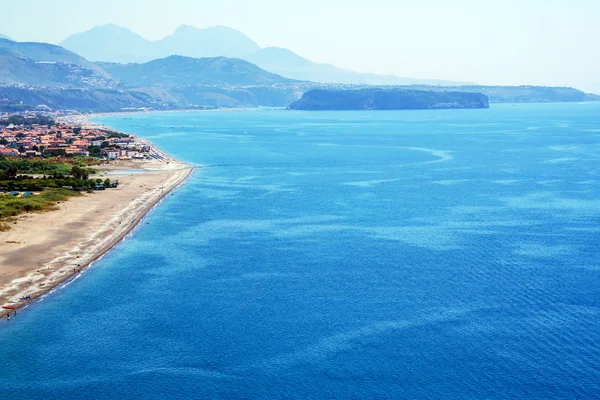 Maratea kıyı şeridi ve plaj Fiumicello, Basilicata bölge, İtalya'nın görünümü