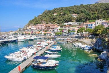MARATEA 'DA 06 / 04 / 2017 - Küçük turistik liman Maratea, Basilicata, İtalya