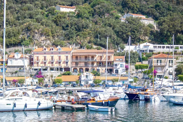 MARATEA 'DA 06 / 04 / 2017 - Küçük turistik liman Maratea, Basilicata, İtalya