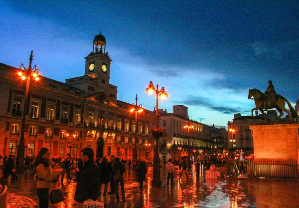 Madrid España Febrero 2010 Puerta Del Sol Por Noche — Foto de Stock