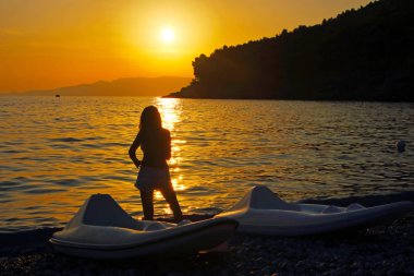 Sahilde gün batımı 