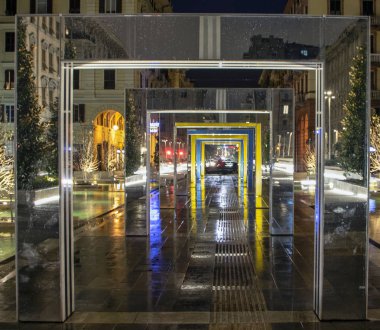 Piazza verdi gece adlı 