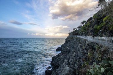 Şafakta, Cinque Terre'nin manzara