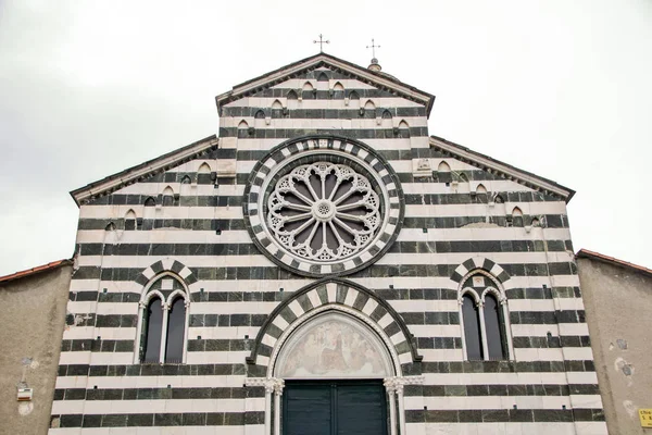 Sankt Andreas kyrka i Levanto — Stockfoto