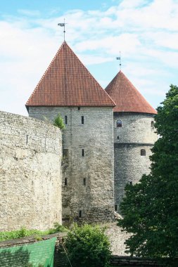 Tallin eski kasabasında Toompea Kalesi