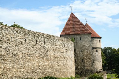Tallin eski kasabasında Toompea Kalesi