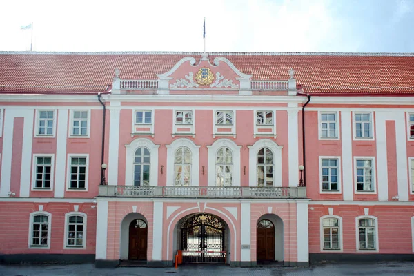 Palazzo del Parlamento estone nel centro storico di Tallin — Foto Stock