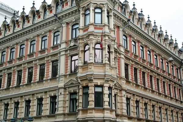 Jugend stil beim bau der fassade des gronqvist-hauses in helsinki — Stockfoto