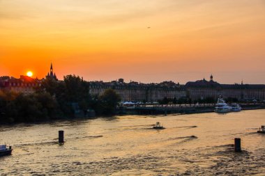 Gün batımında Bordeaux