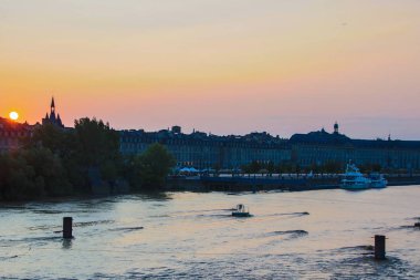 Gün batımında Bordeaux
