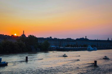 Gün batımında Bordeaux