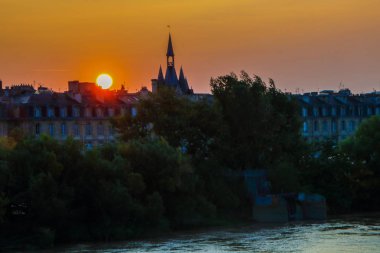 Gün batımında Bordeaux