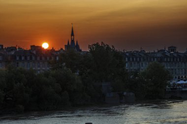 Gün batımında Bordeaux