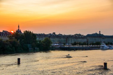 Gün batımında Bordeaux