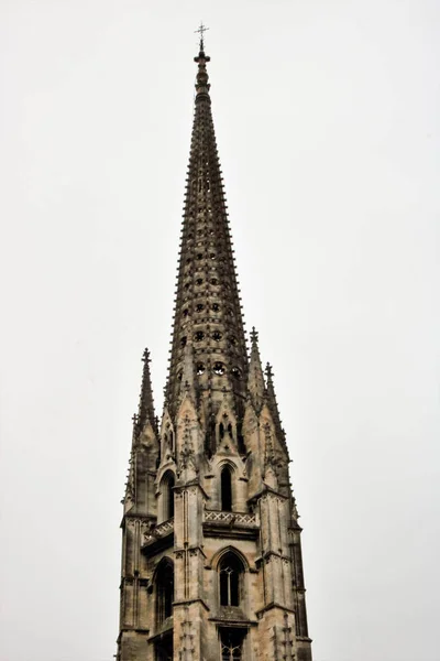 Kyrkan St Michel med klocktornet — Stockfoto