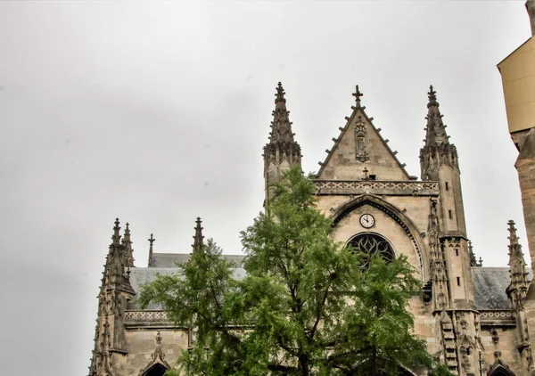 La chiesa di San Michel con il suo campanile — Foto Stock
