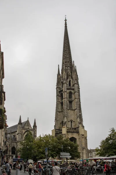 ベルタワーのある聖ミッシェル教会 — ストック写真