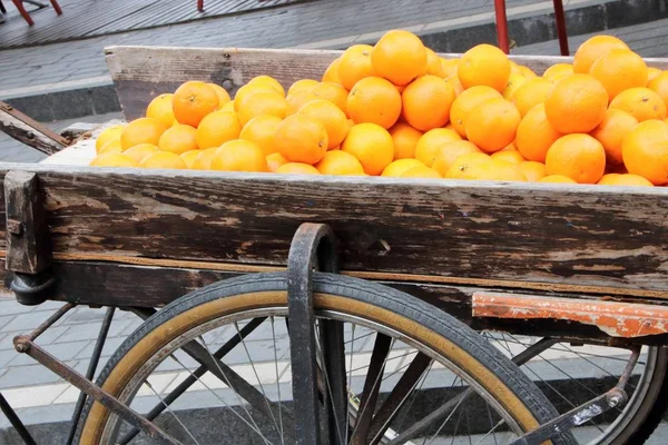 Una carta llena de naranjas — Foto de Stock