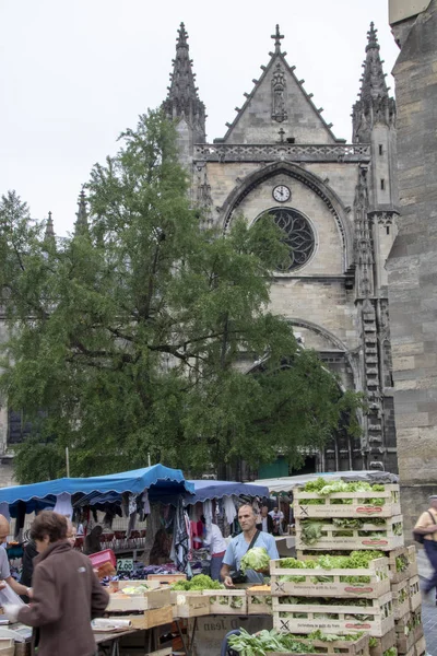 La chiesa di San Michel con il suo campanile — Foto Stock