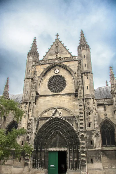 La iglesia de San Michel con su campanario — Foto de Stock