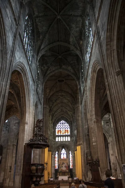 La chiesa di San Michel con il suo campanile — Foto Stock