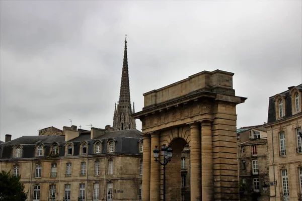 Uma porta de Bordeaux — Fotografia de Stock