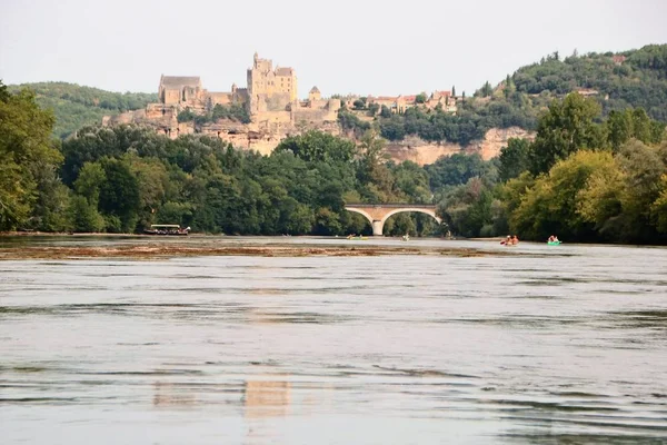 Dordogne河和beynac及cazenac村 — 图库照片