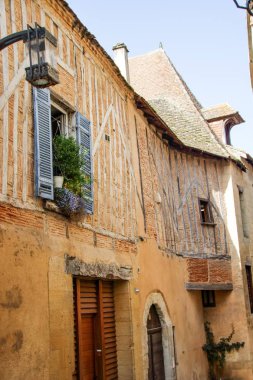 Begerac kasabasında yarı keresteli bir ev