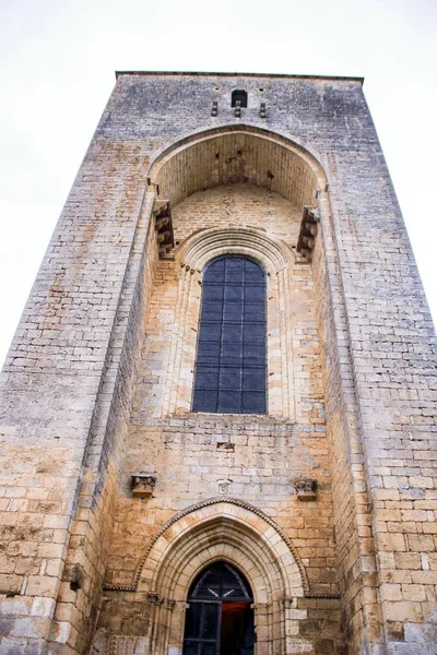 Chiesa romanica di santa amand la coly — Foto Stock