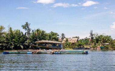 Hoi An 'da Vietnam' da Ağustos 2019 'da Thu Bon nehri Hoi An şehrini geçti.
