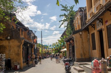Hoi An - Vietnam - Ağustos 2019 - Eski kasabanın caddesi