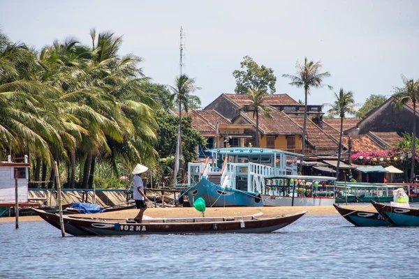 Hoi Vietnam August 2019 Fischer Auf Einem Traditionellen Boot Das — Stockfoto